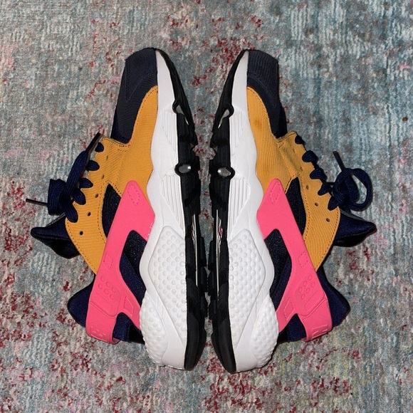 Great condition WMNS Nike Huarache Run - Size 9 - Picture 3 of 14